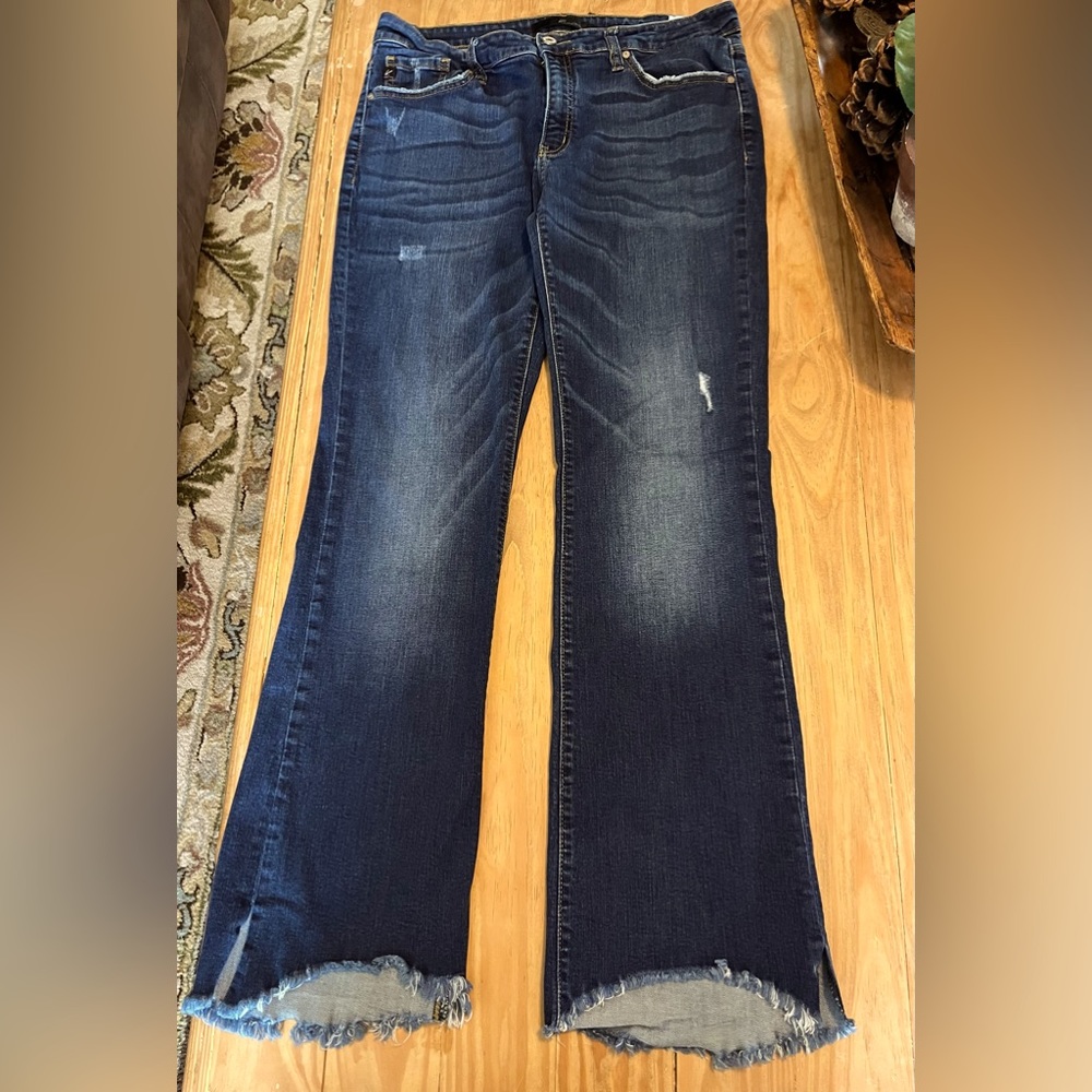 Kancan size 13/30 shark bite bottoms approx 31.5” inseam